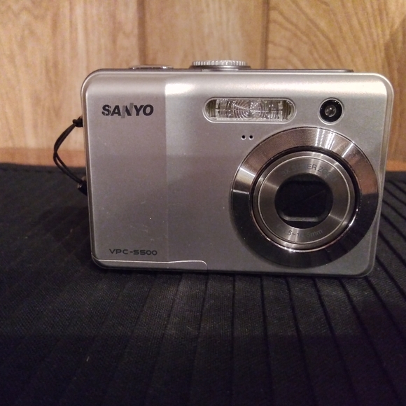 Sanyo VPC 5500 digital camera - Picture 9 of 15